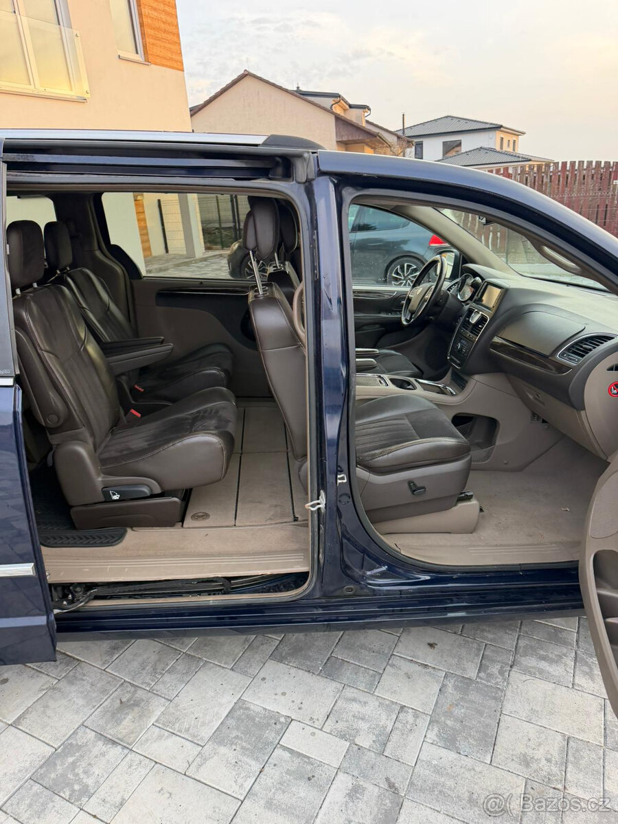 Lancia Voyager 2.8 CRD, automat, 7 míst - 11