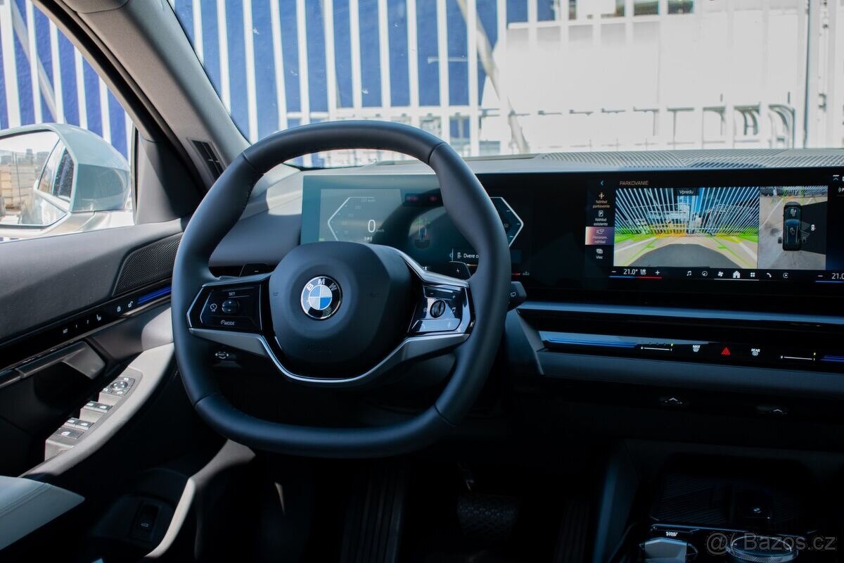 BMW Rad 5 Touring 540d xDrive 210kw v ZÁRUKE - 11