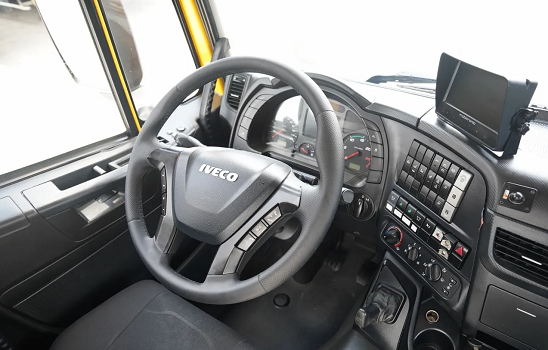 IVECO AD320S42 8x2 - plošina na přepravu vozidel a strojů - 11