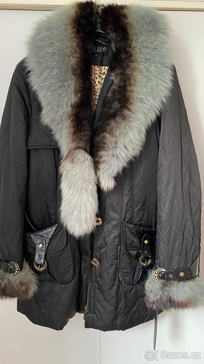 Zimní kabát s kožešinovým límcem - 11