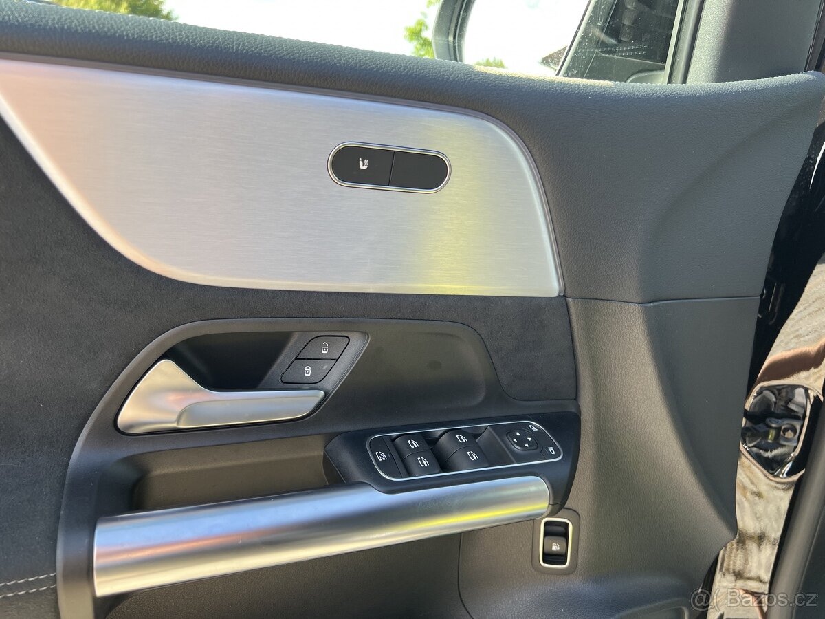 MERCEDES BENZ B250e AMG - 11