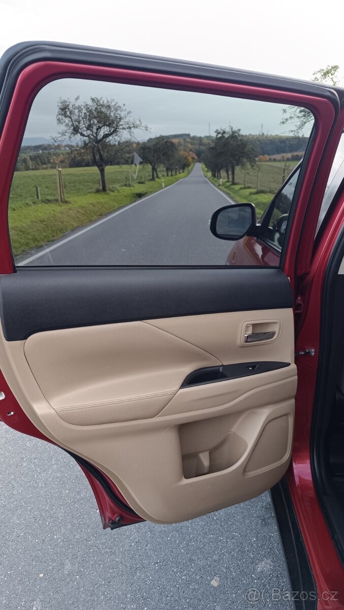 Mitsubishi Outlander 2.4 + LPG • 4x4 • 7 míst • Automat - 11