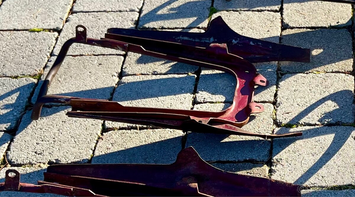 Jawa ČZ 125 175 kývačka - podsedlový rámeček - 11