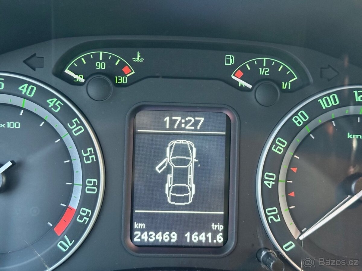 Škoda Octavia 2.0TFSi RS, MOC PĚKNÝ STAV - 11