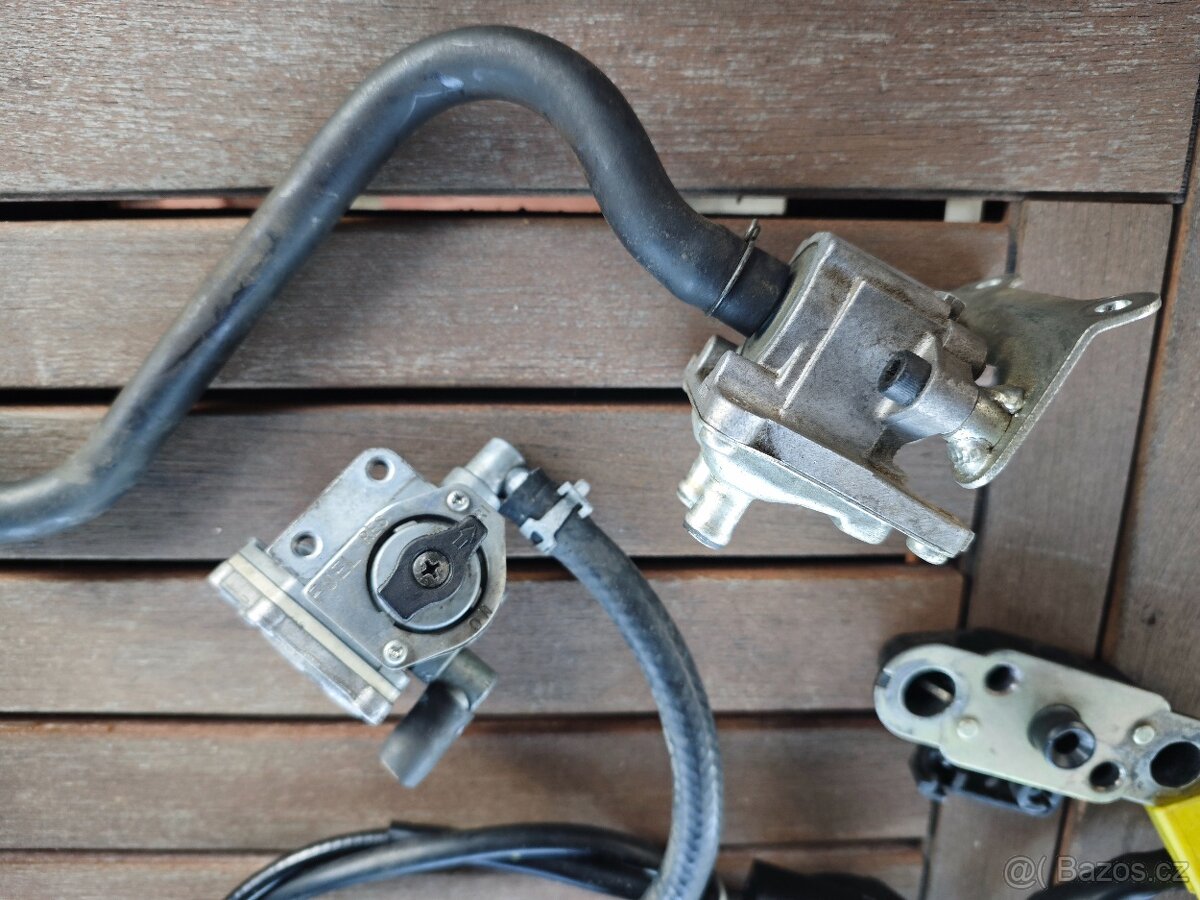 Suzuki GS 500 - díly - karburátory - 11