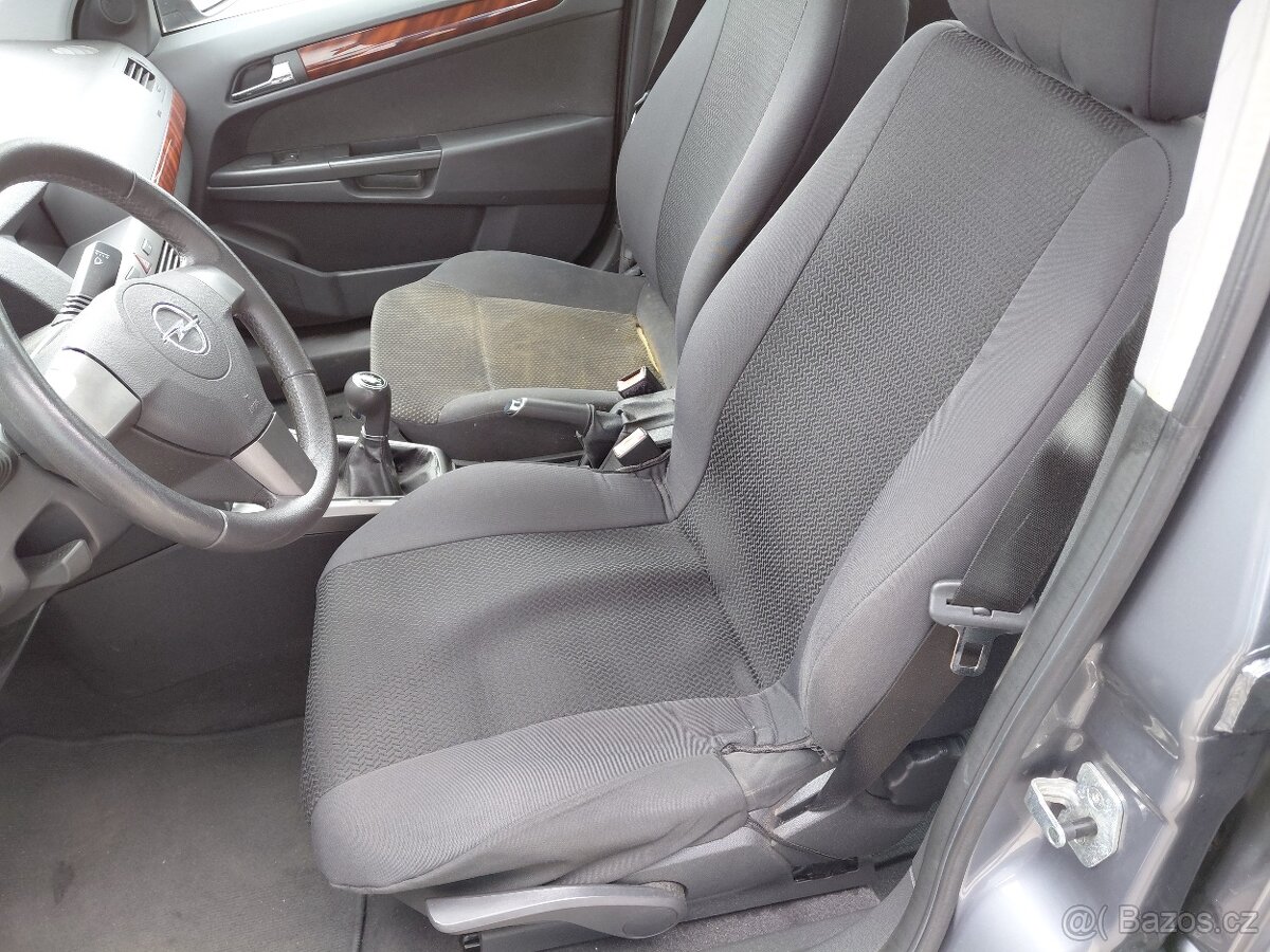 ASTRA 1.4 16V, 135000km-DOLOŽENO, původ ČR, VELMI SOLIDNÍ - 11