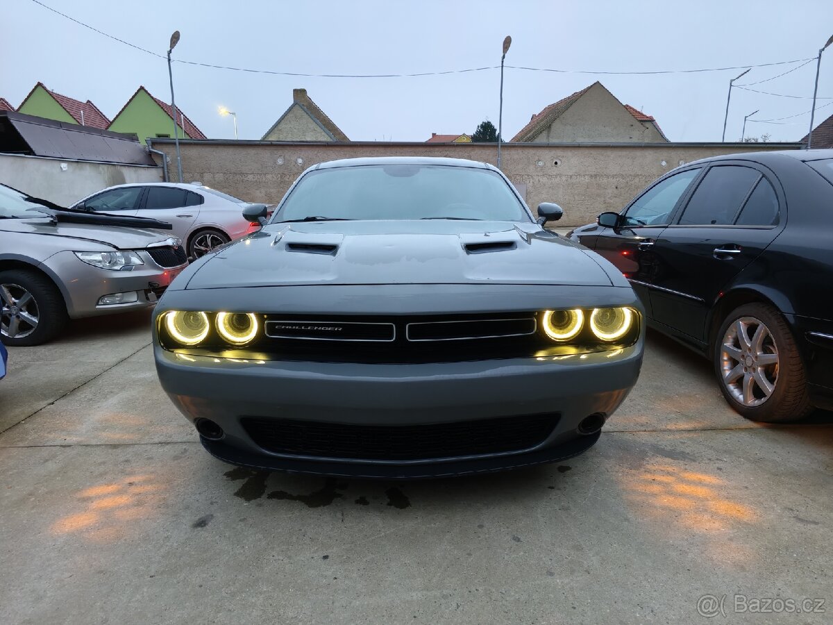 Dodge Challenger - 11