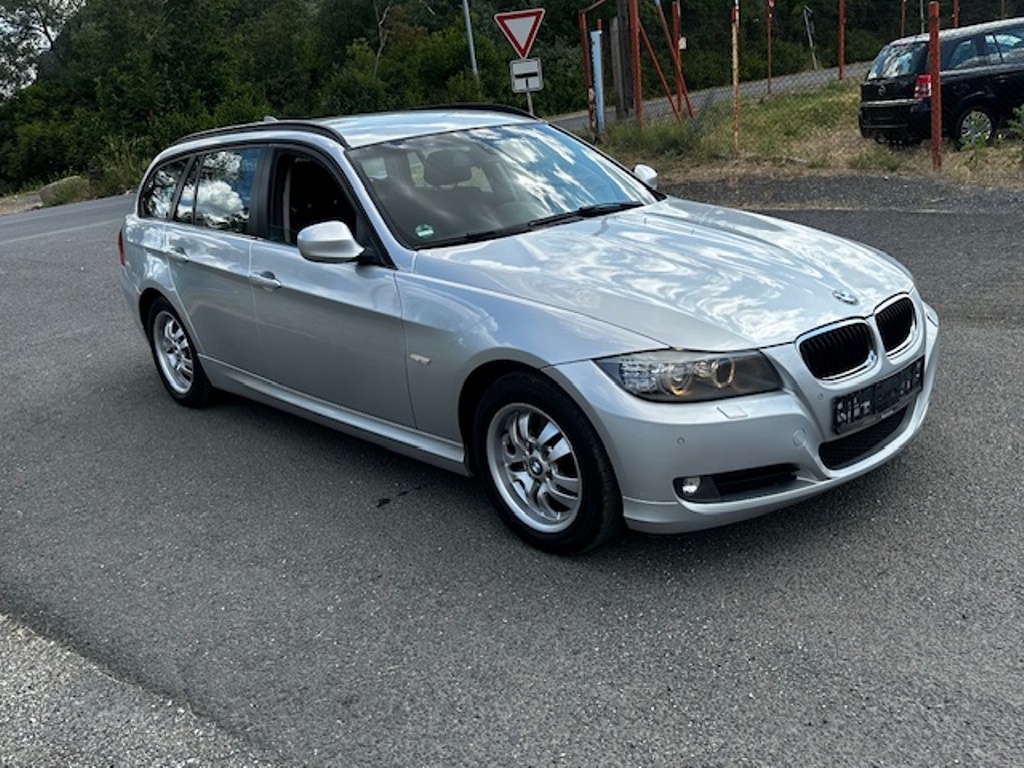 BMW e91 318 D touring, r.2010, STK, automat, klima - 11