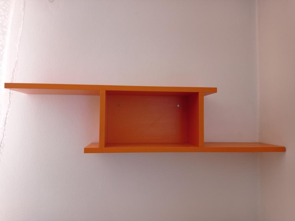 Šatní skříň, psací stůl, postel a poličky - 11