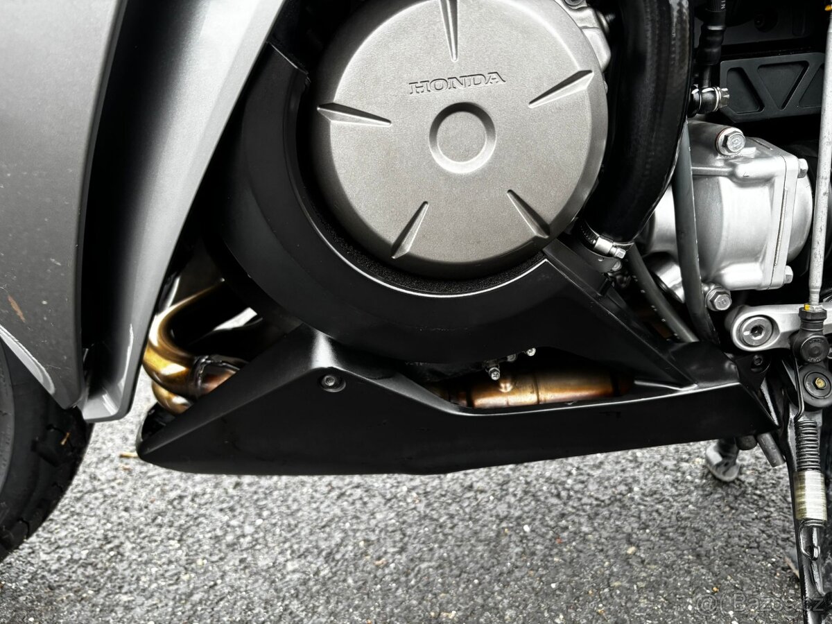 Honda VFR 1200F - 11