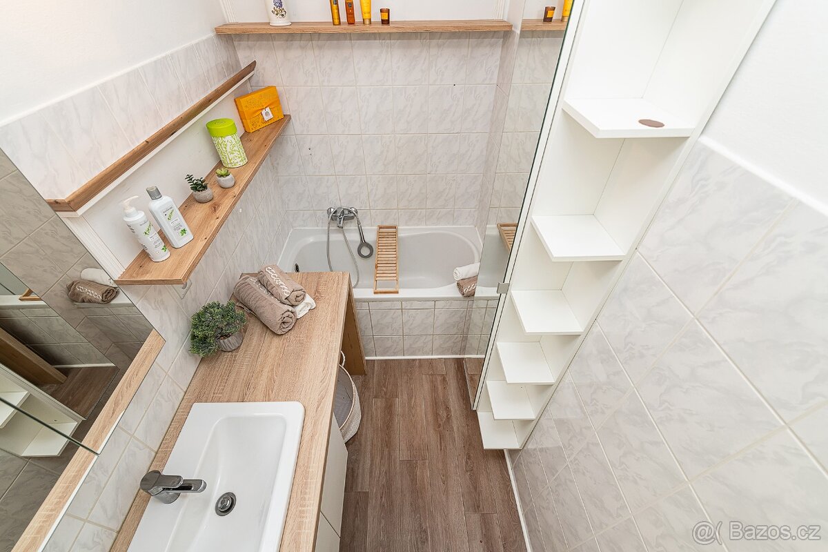 Vybavený byt 1+1 s klimatizací a zahradou - 11