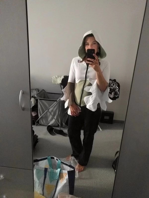 Skřítčí mikina, velikost S, nová, nenošená - 11