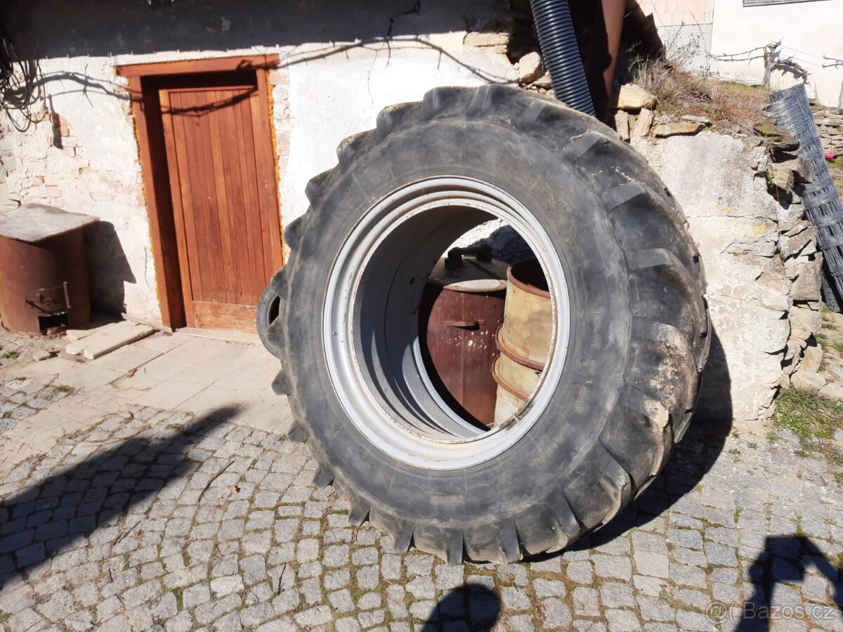 Dvojmontáže Case Maxxum 4ks pneu - 11