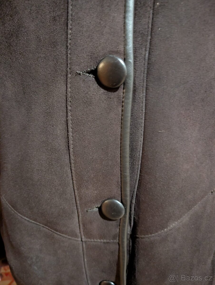 Elegantní kožich s odepínací kapucí - 11