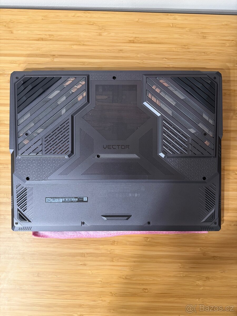 MSI Vector A18 HX Ryzen 9 9955HX / RTX 5070 Ti / 32 GB - 11