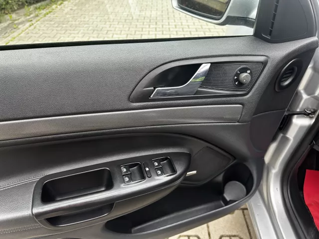 Škoda Octavia II 1.6 16V Facelift Kůže ALU kola Tažné - 11