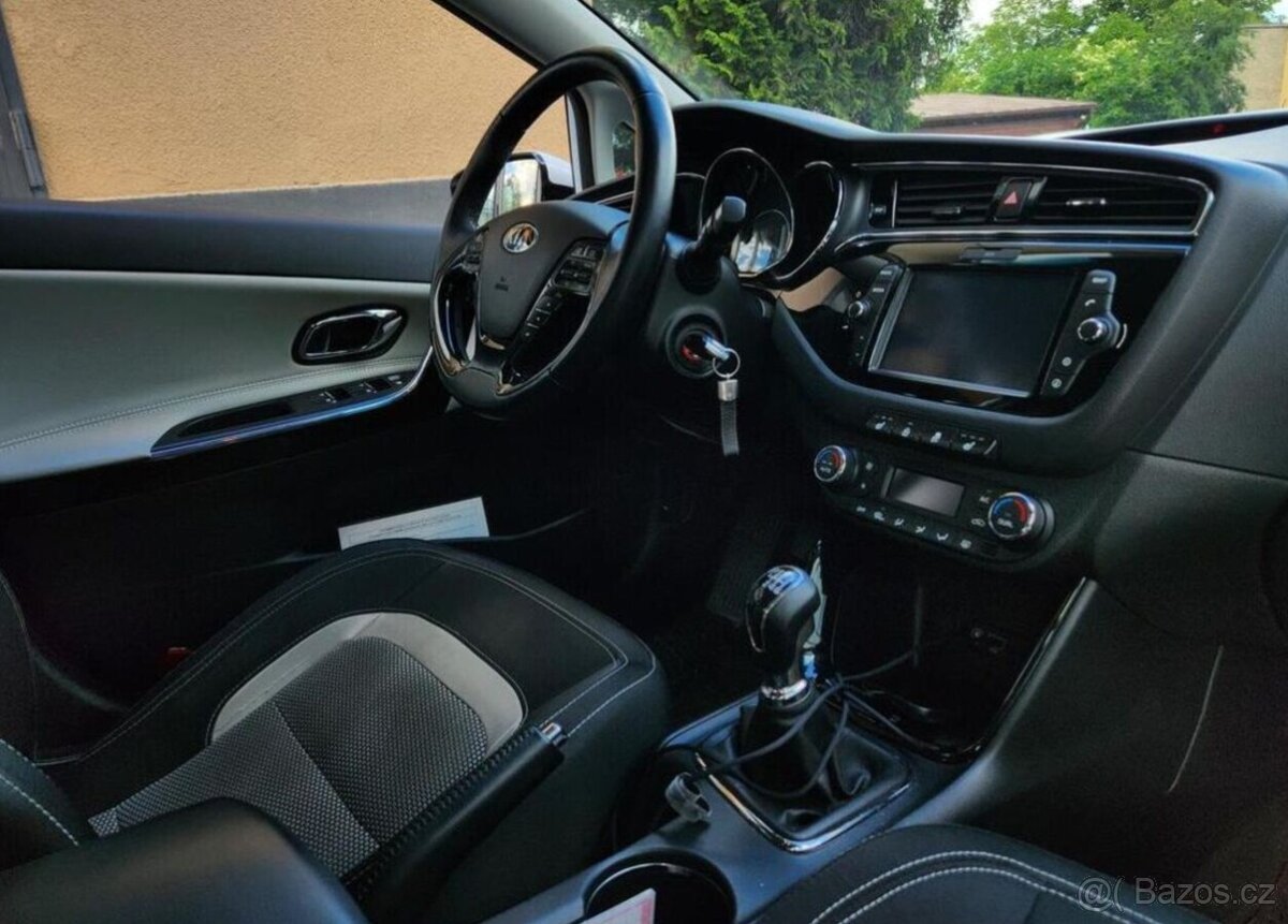 Kia Cee´d 1.6-NAVI-KAMERA-TOP VÝBAVA - 11