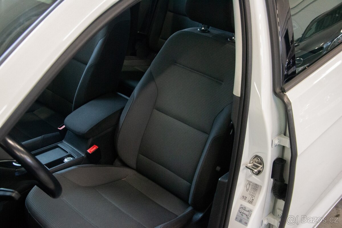 VOLKSWAGEN E-GOLF VARIANT - 11