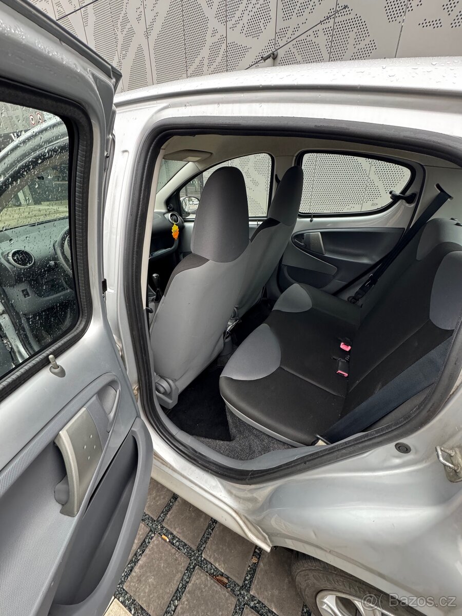 Peugeot 107, 1.0 , rok 2006 - 11