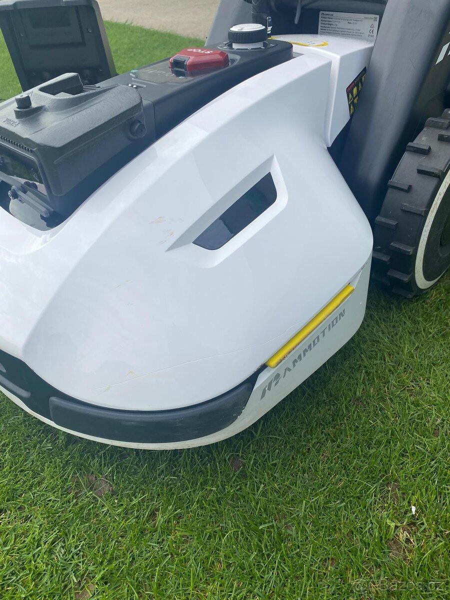 YUKA 2000 s košem (Robotická sekačka s GPS) - 11