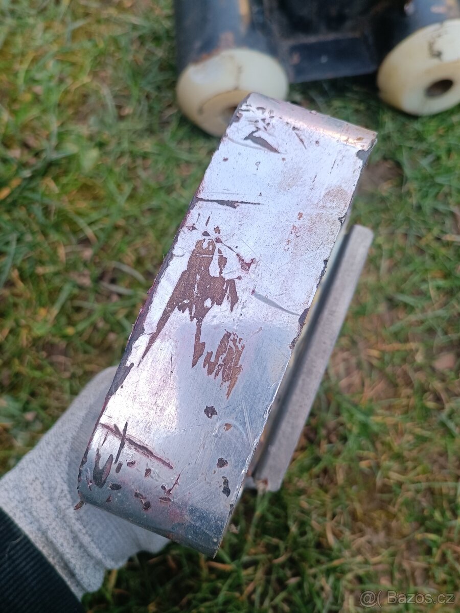 Držáky na Tacho+ Část zadního Světla Jawa - 11