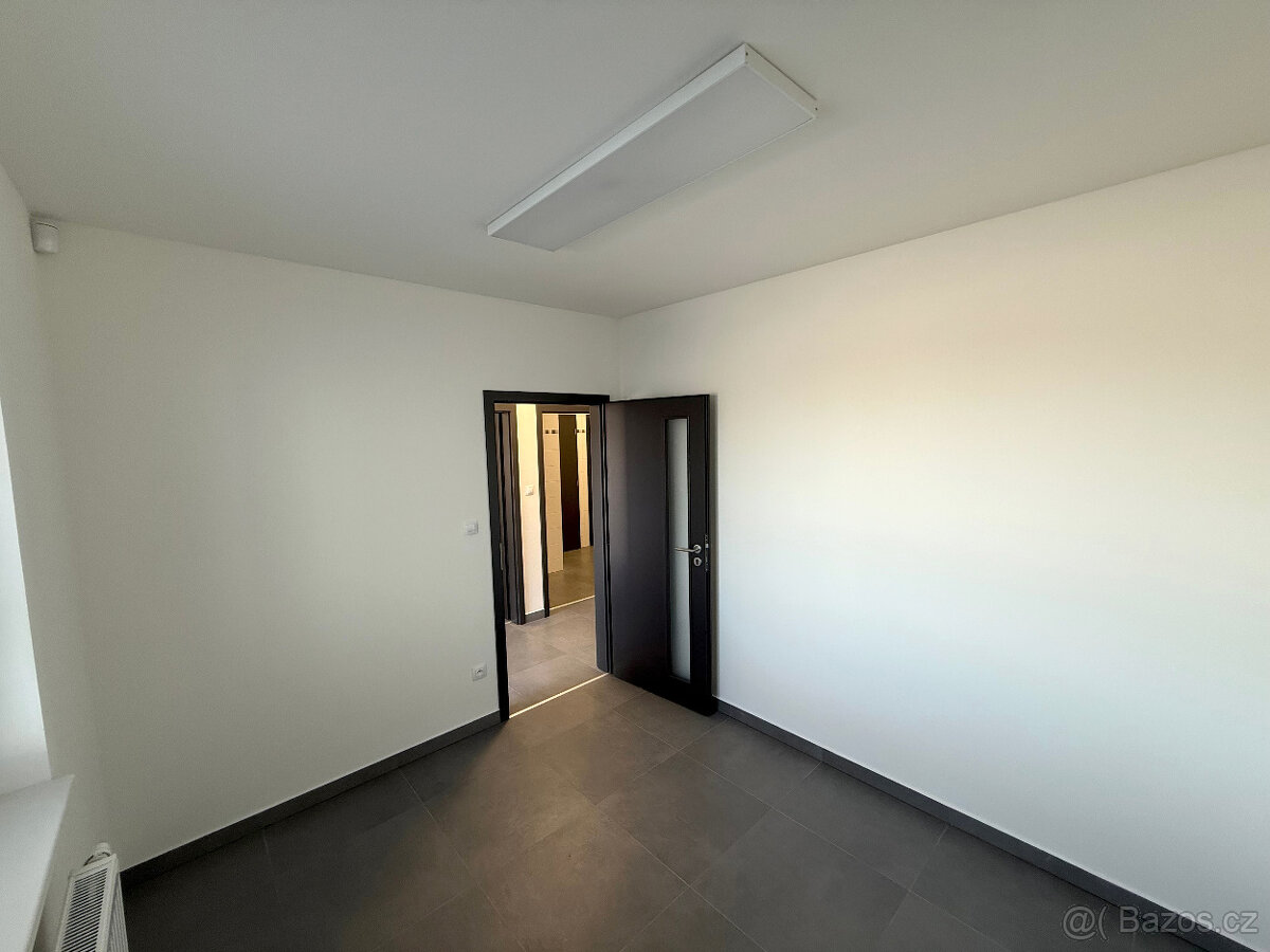 Pronájem skladovací haly o užitné ploše 1483 m², popř. 743 m - 11