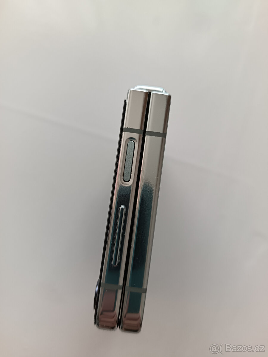 Samsung Galaxy Z Flip5 - 11