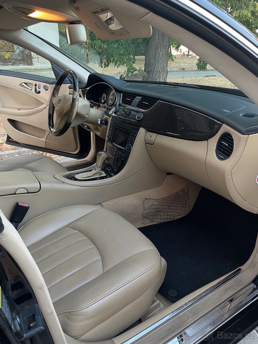 MERCEDES BENZ CLS 320 CDI - 11