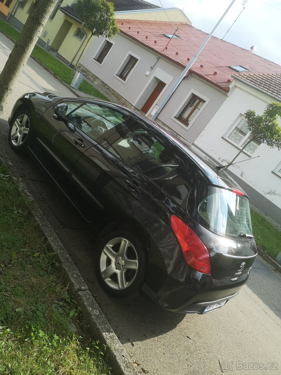 Peugeot 308 Kup CZ Naj 100tkm Serviska 1.4i Benzín 72Kw Sup - 11