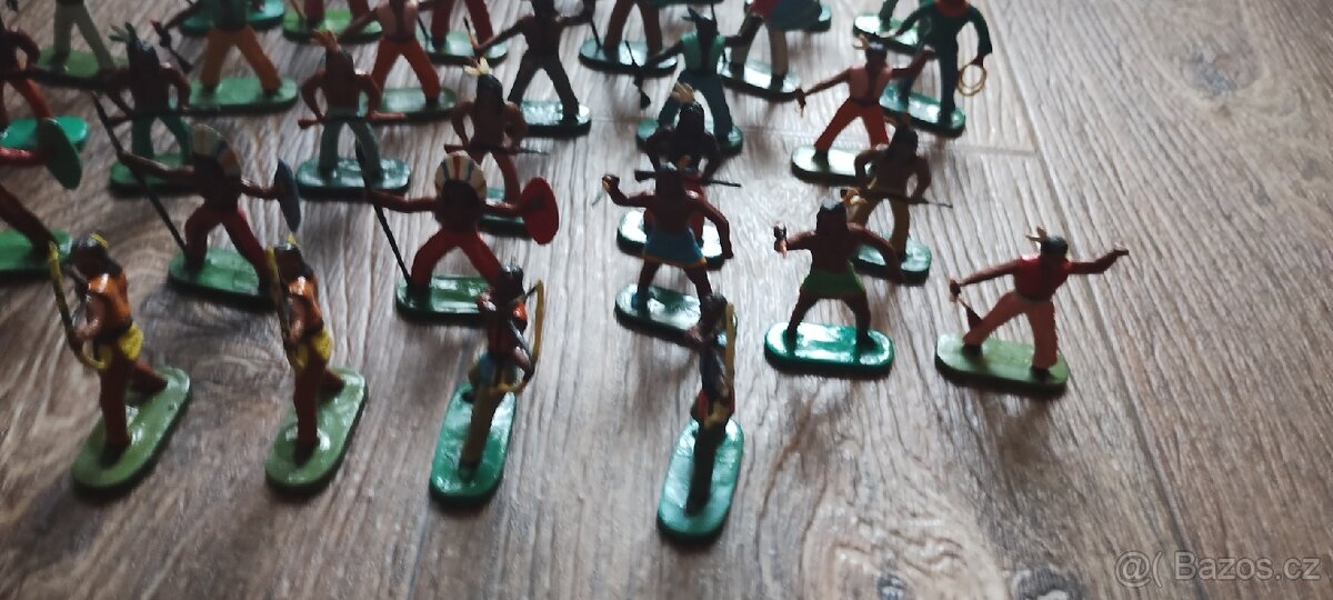 Indiáni figurky - 34 kusů - 11