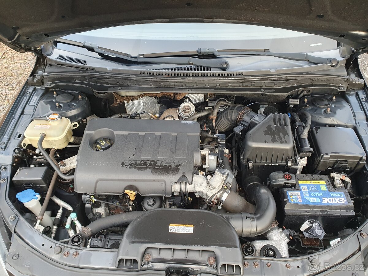 Hyundai I30 CW 1.6crdi COMBI 66KW r.v. 2010 - 11