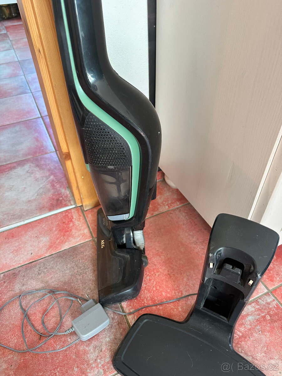 Bezsáčkový vysavač AEG CX7 - 11