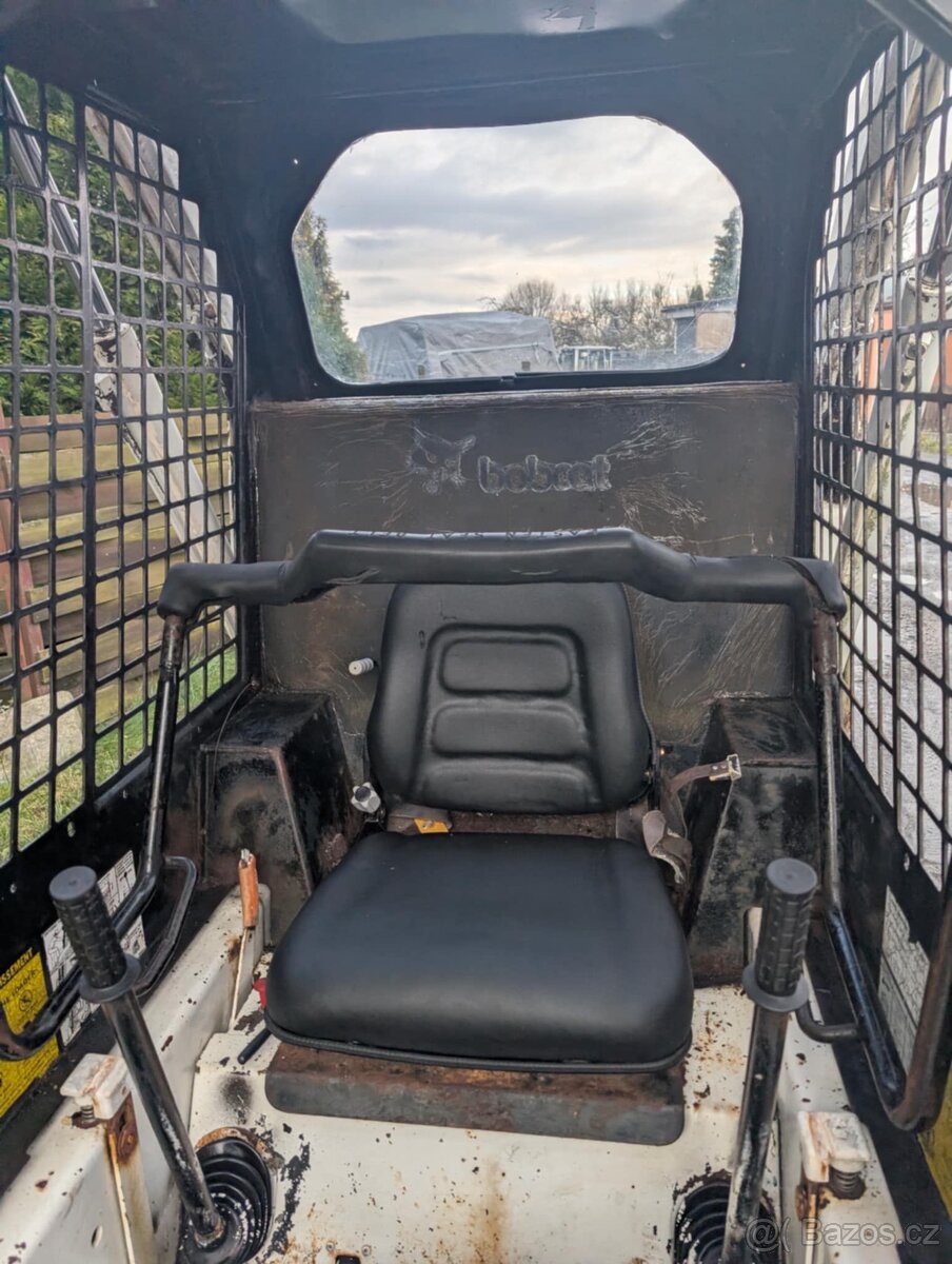Bobcat 743 smykovy nakladač - 11