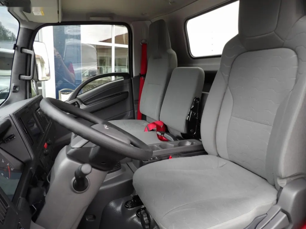 Isuzu, M30 5,2L MAN6, skříň a čelo - 11