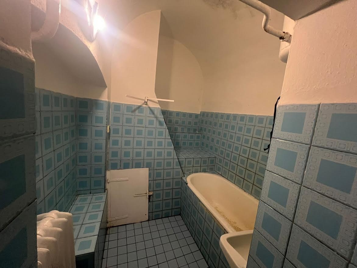 prodám dvougenerační RD vhodný na bydlení i na podnikání - 11