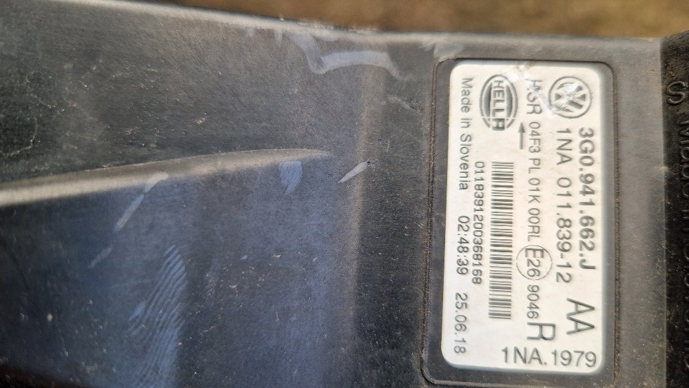 VW Passat B8 , kapota lampy blatníky výztuha pr. světlo - - 11