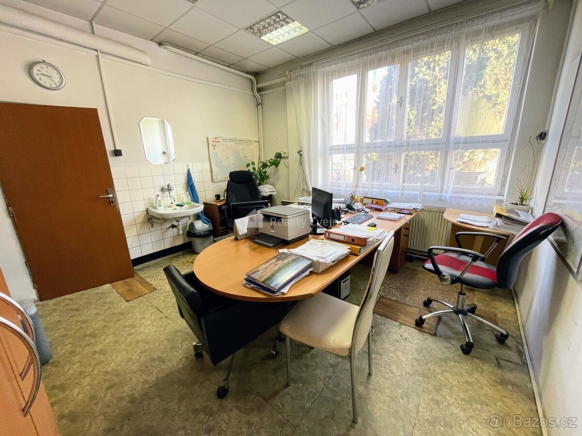Průmyslový areál - výrobní, skladovací a kancelářské prostor - 11