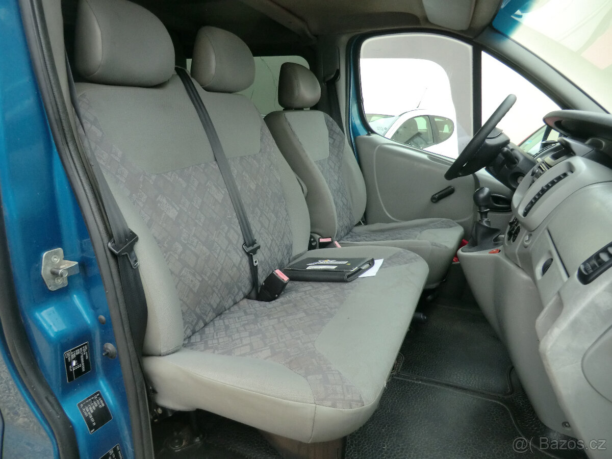 Opel Vivaro, 2.5CDTi 6 MÍST TAŽNÉ ZAŘÍZENÍ - 11