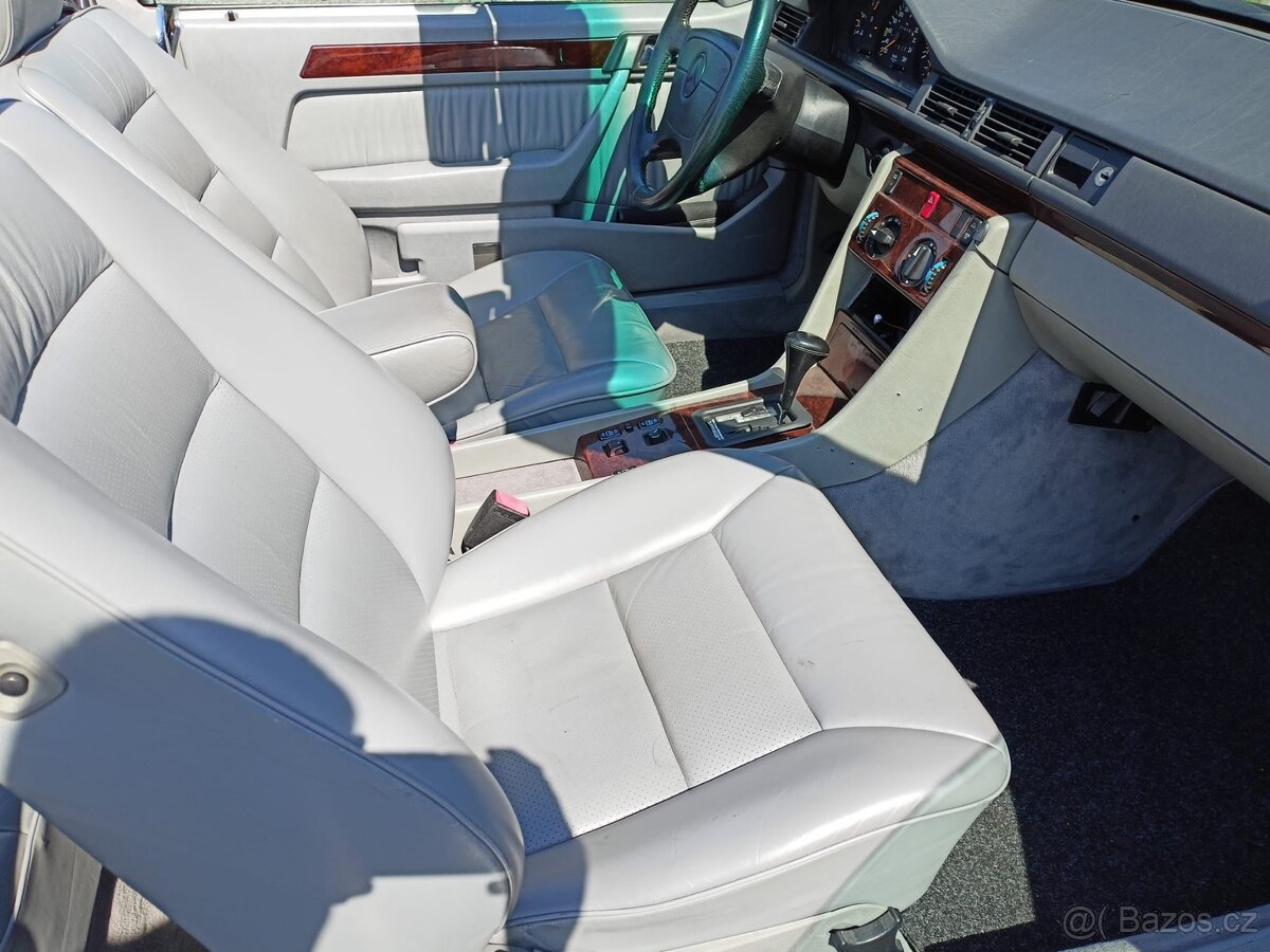 Mercedes-Benz 320 Cabriolet - 11