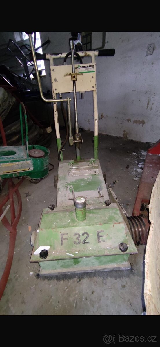 Garážový výprodej - nářadí - 11