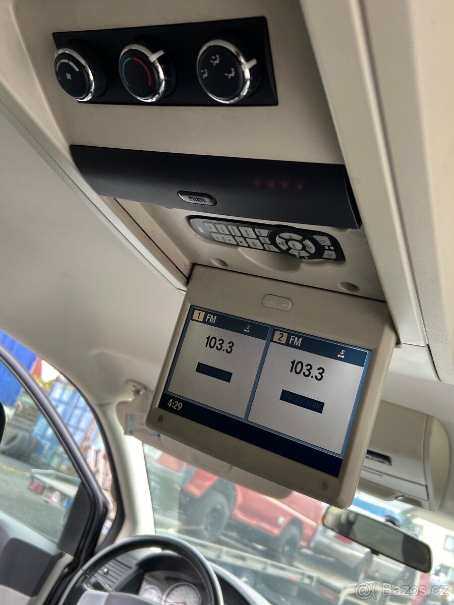 Dodge Grand Caravan SXT - 11