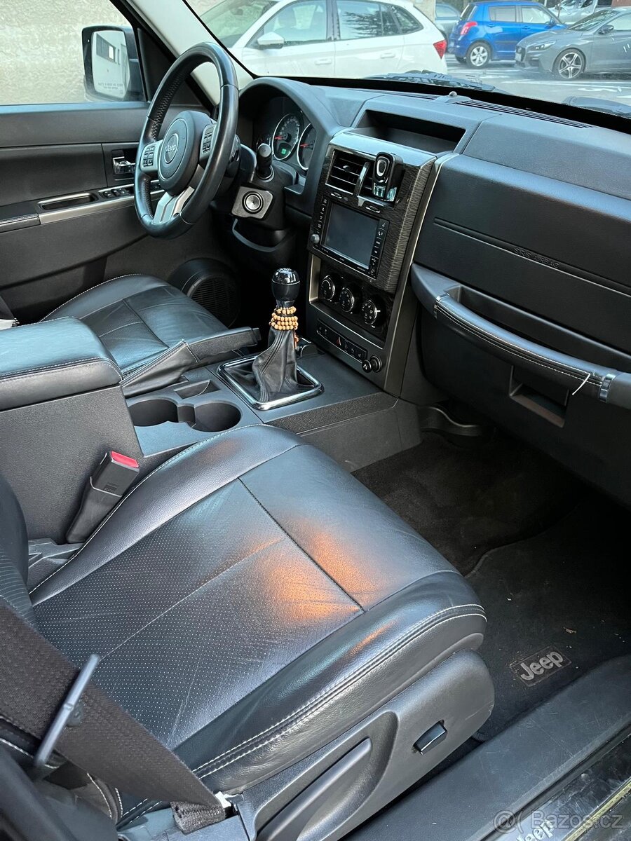 JEEP Cherokee Liberty (KK) - 11