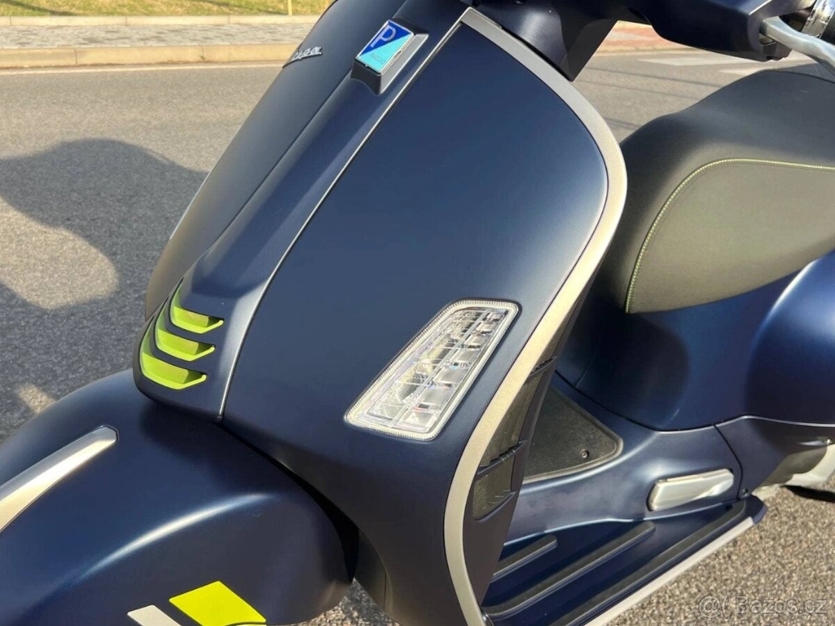 Vespa GTS 300 Super Tech ABS - 11