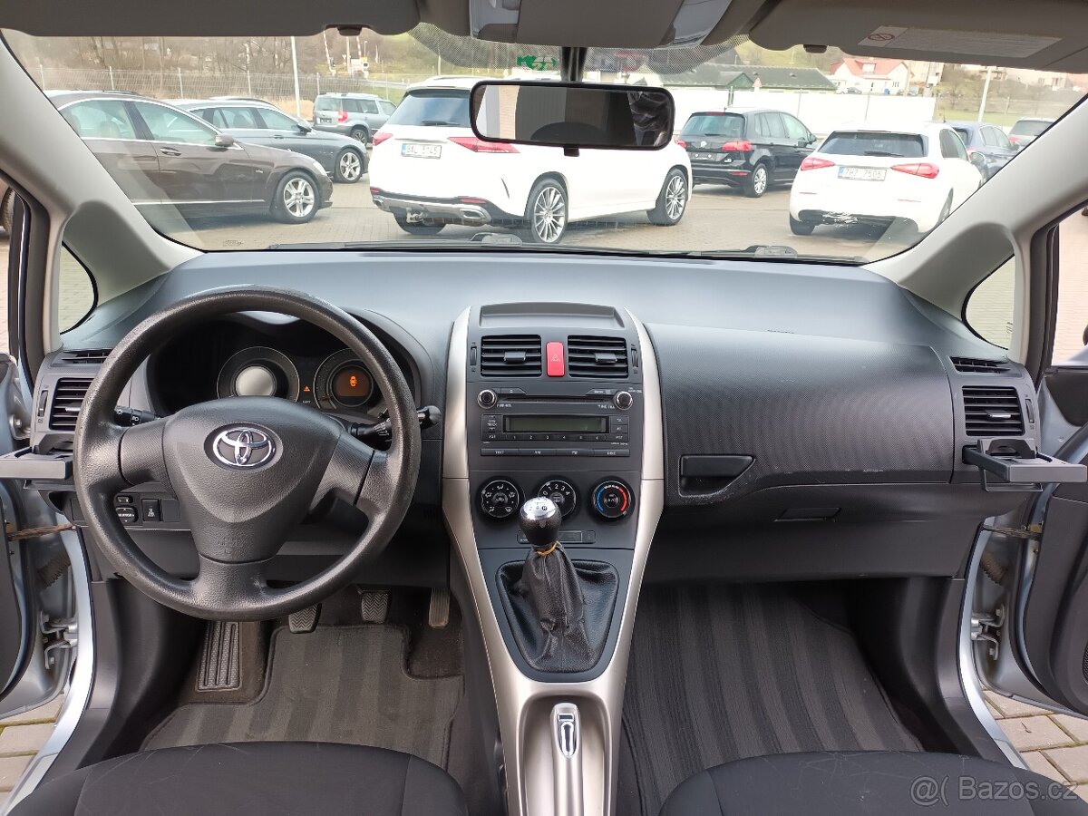 Toyota Auris 1,4 ČR,2MAJ,TAŽNÉ,SERVIS - 11