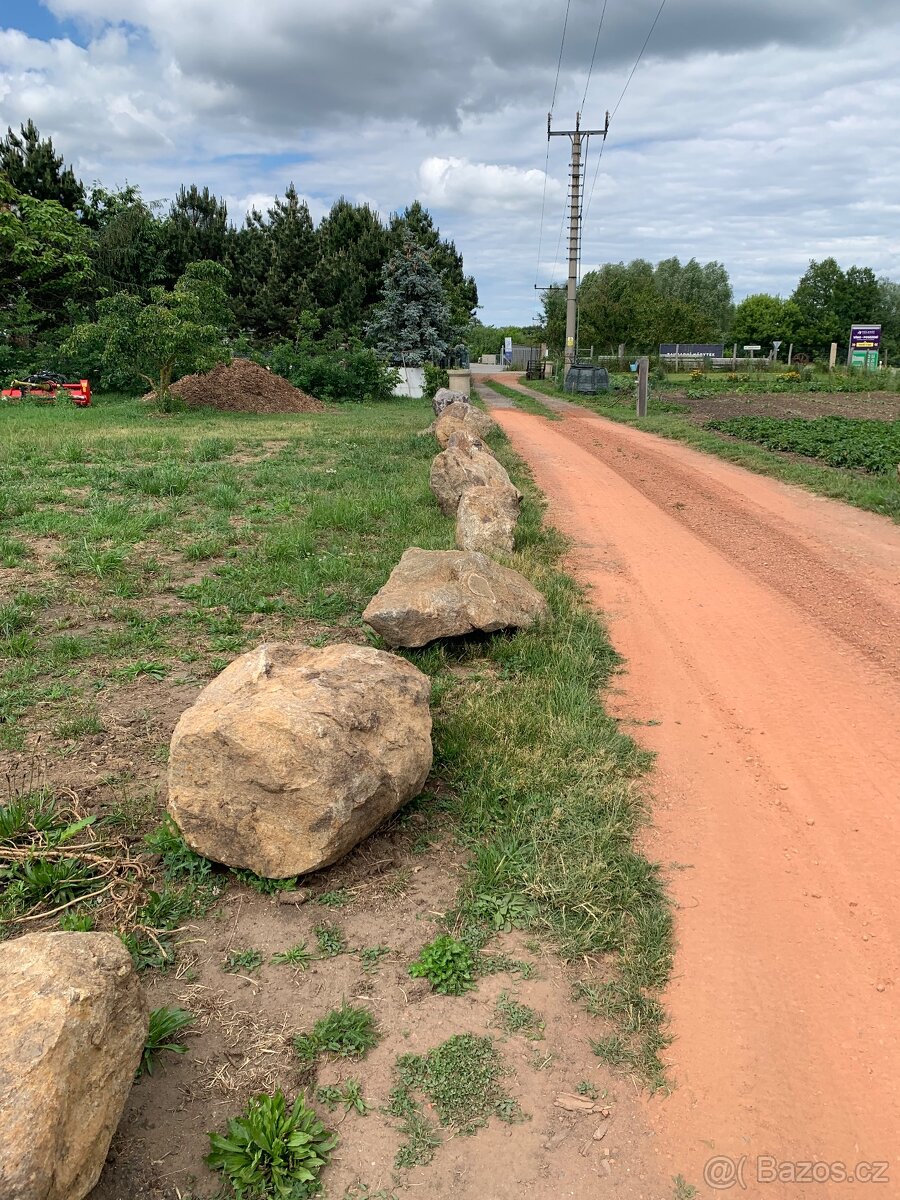 Soliterní kámen - 11