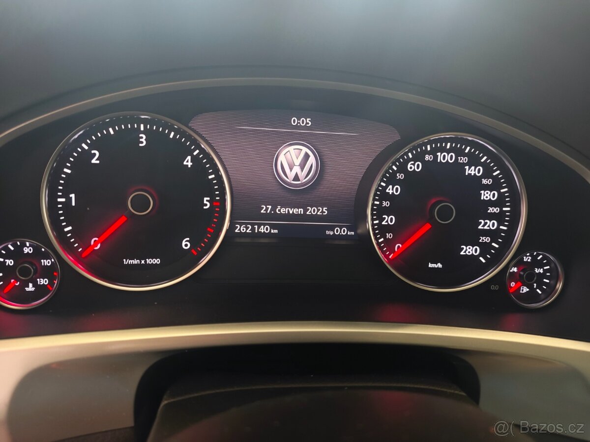 VW TOUAREG 4.2TDI V8, facelift , 2015 - 11
