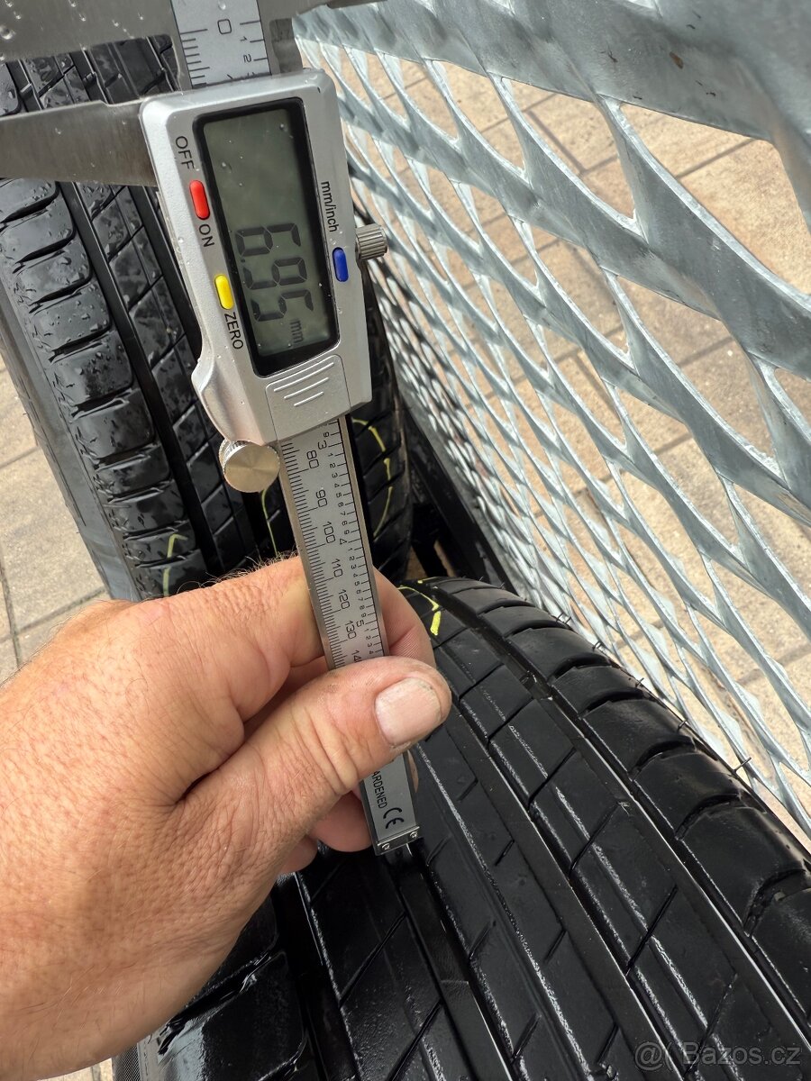 Audi Q5 235/65R17 104w - 11