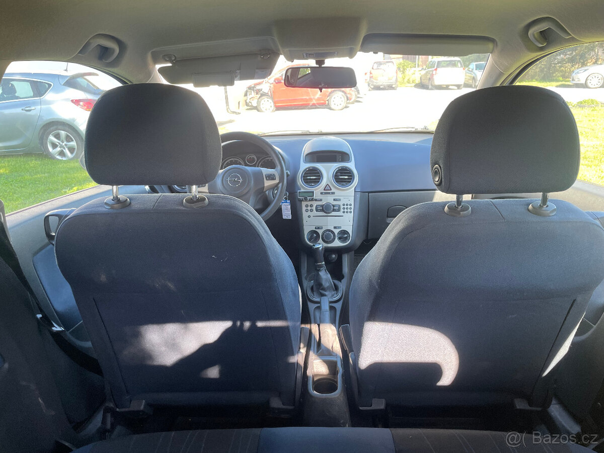 Opel Corsa D 1,2 16V STK do 7.4.2027 - 11