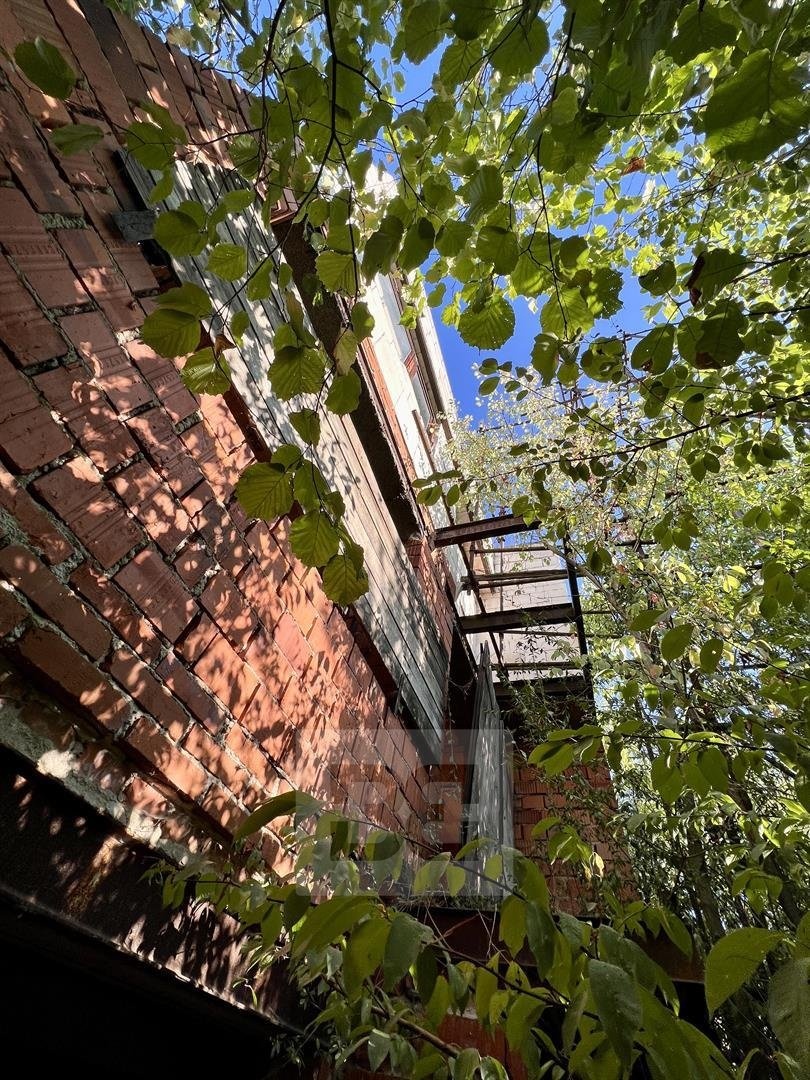 Pozemek s rozestavěným rodinným domem v lukrativní části obc - 11