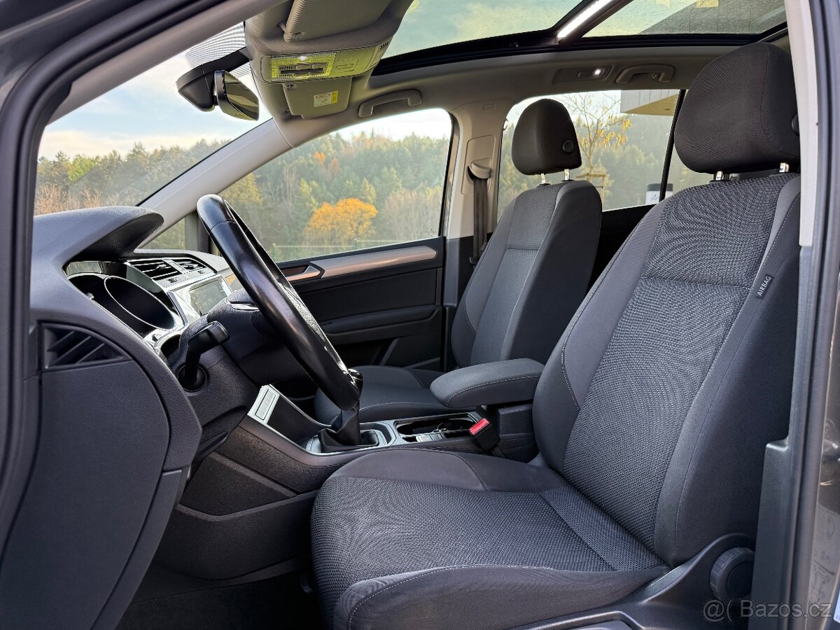 2019 VW Touran TDi 7 míst - 11